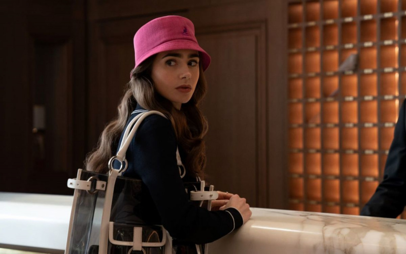 Lily Collins, Emily Cooper rolünde"Emily In Paris" on Netflix
