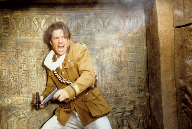   Brendanas Fraseris, matytas čia"The Mummy" (1999). How much did Brendan Fraser make from "The Mummy?" In the eight-figures!