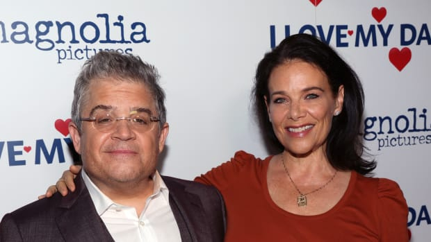   LOS ANGELES, CALIFORNIA - 04 AGOSTO: Patton Oswalt e Meredith Salenger partecipano alla premiere del tappeto rosso di Los Angeles di"I Love My Dad" at Largo at the Coronet on August 04, 2019 in Los Angeles, California. (Photo by David Livingston/Getty Images)