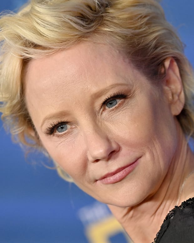   BEVERLY HILLS, KALIFORNIJA – KOVO 12 d.: Anne Heche 2019 m. kovo 12 d. Beverli Hilse, Kalifornijoje, dalyvauja 74-ajame Amerikos režisierių gildijos apdovanojimų ceremonijoje „The Beverly Hilton“. (Axelle/Bauer-Griffin/FilmMagic nuotrauka)