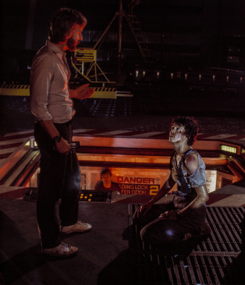   James Cameron ve Sigourney Weaver"Aliens" set, directed By James Cameron, 1986 (Photo by Rolf Konow/Sygma/Sygma via Getty Images)