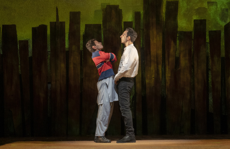   Eric Sirakian og Amir Arison spiller de bedste venner Hassan og Amir i"The Kite Runner" on Broadway.