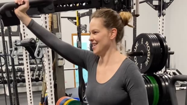  Hilary Swank aan het trainen