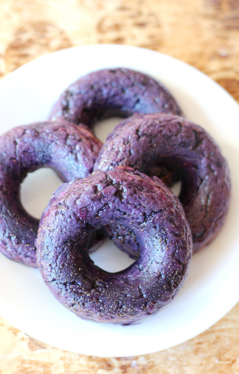   Zencefilli Sırlı Mor Tatlı Patates Donutları (Glutensiz, Alerjisiz, Vegan, Paleo) | Güç ve Güneş Işığı @RebeccaGF666 Artık bej çörek yok! Bu sağlıklı Zencefilli Sırlı Mor Tatlı Patates Donutları glütensiz, alerjisiz, vegan ve paleodur! Kahvaltı, tatlı veya ikindi atıştırmalığı için denemek için yaratıcı ve eğlenceli bir tarif!