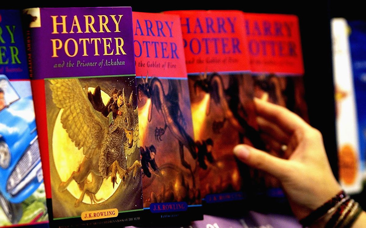 Dari Kuas Rias hingga Mug Kopi, Teman Anda yang Mencintai Harry Potter *Membutuhkan* 25 Hadiah Ini