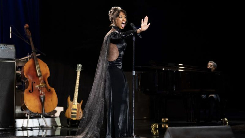   Naomi Ackie som Whitney Houston i"I Wanna Dance With Somebody" movie