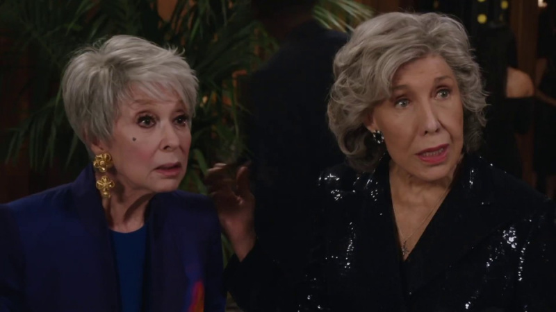   Rita Moreno kaip Maura ir Lily Tomlin kaip Lou"80 for Brady"