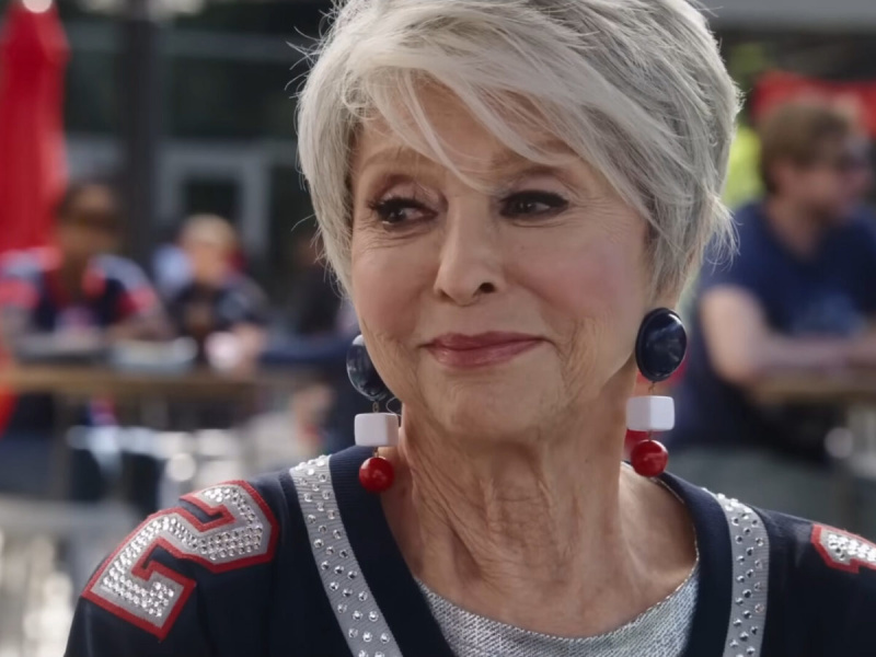   Rita Moreno kaip Maura"80 For Brady"