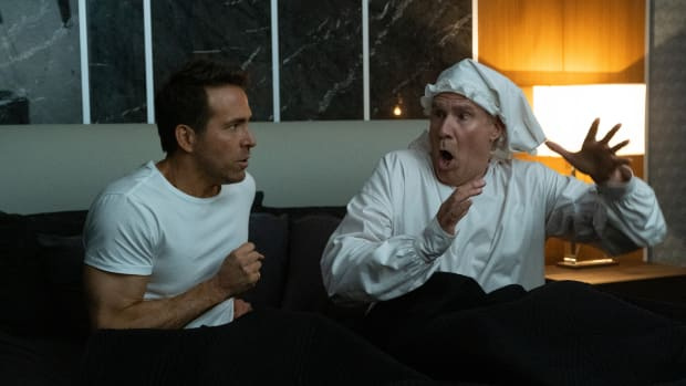  Ο Will Ferrell και ο Ryan Reynolds"Spirited" on Apple TV+