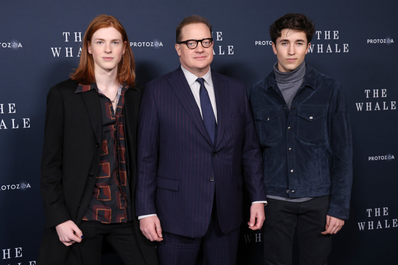   NEW YORK, NEW YORK - 29. NOVEMBER: Leland Fraser, Brendan Fraser og Holden Fraser deltager i en visning i New York af"The Whale" at Alice Tully Hall, Lincoln Center on November 29, 2019 in New York City.
