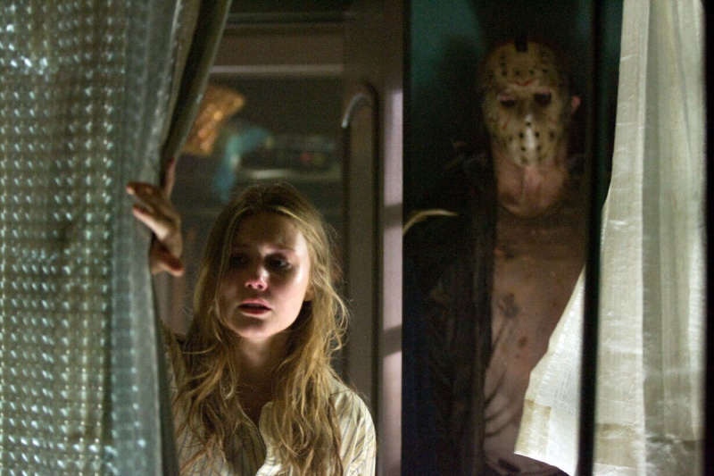 Џулијана Гил и Дерек Мирс као Џејсон Вурхис у"Friday the 13th" (2009)