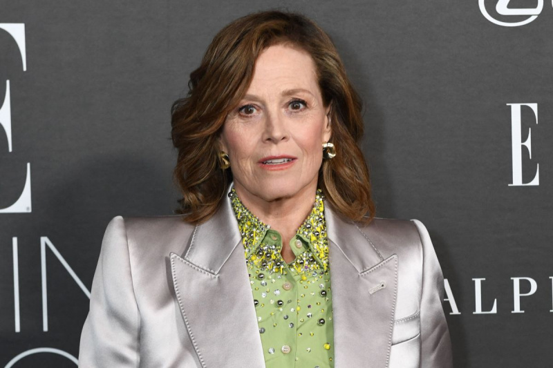   Sigourney Weaver įgarsina Kiri"Avatar 2/Avatar: The Way of Water." Here, Sigourney Weaver attends the 29th Annual ELLE Women In Hollywood Celebration at The Getty Center in Los Angeles, California, on October 17, 2022. (Photo by VALERIE MACON / AFP) (Photo by VALERIE MACON/AFP via Getty Images)