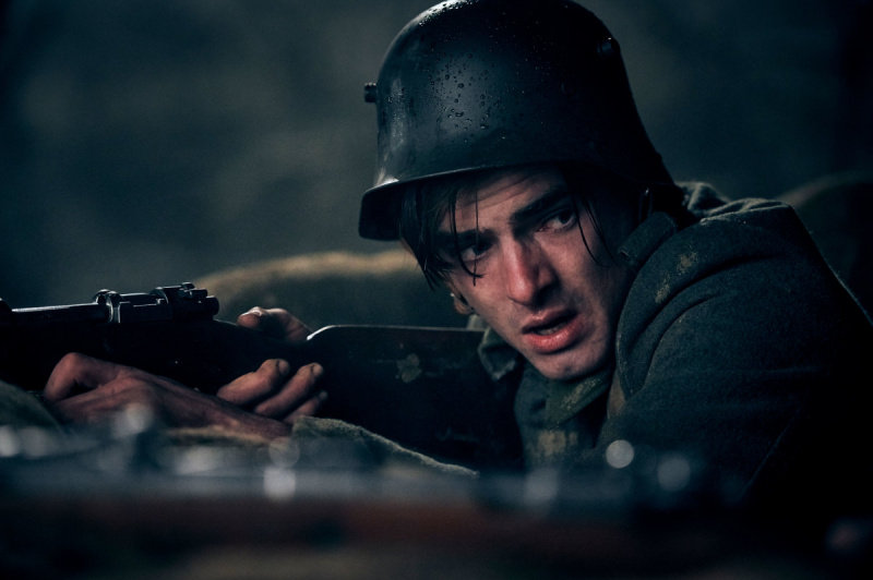   ネットフリックスでアルバート・ボディを演じるアーロン・ヒルマー's "All Quiet on the Western Front" (2022)