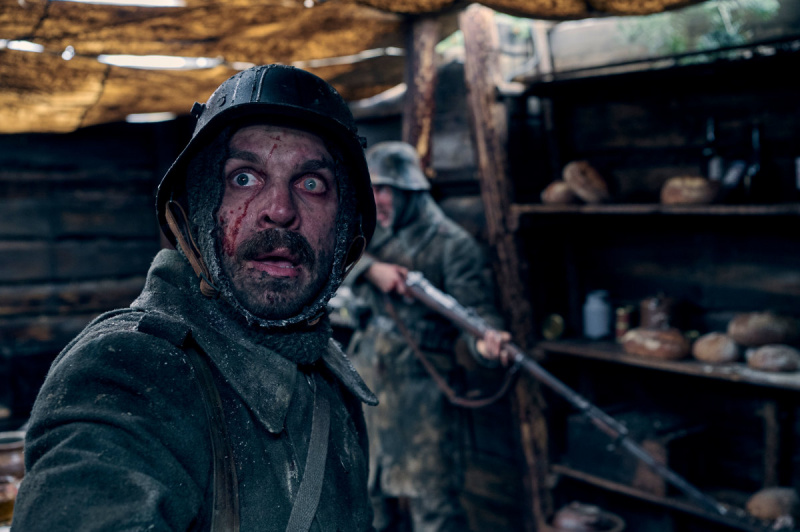   Tjaden Stackfleet および Netflix としてのエディン ハサノヴィッチ's "All Quiet on the Western Front" (2022)