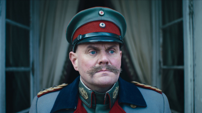   Netflixでフリードリヒス将軍を演じるデヴィッド・ストリーソウ's "All Quiet on the Western Front" (2022)