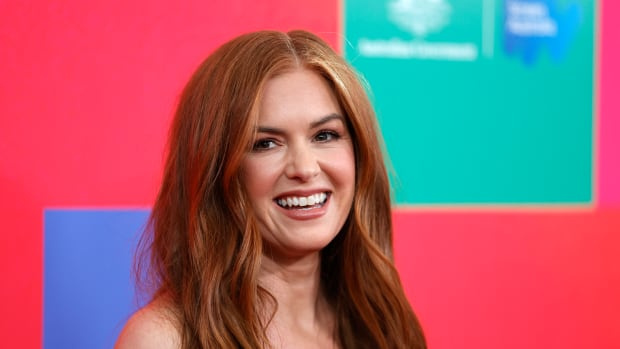  LOS ANDželas, KALIFORNIJA – BIRŽELIO 11 d.: Isla Fisher dalyvauja G'Day USA and The American Australian Association host 2019 G'DAY AAA Arts Gala at JW Marriott Los Angeles L.A. LIVE on June 11, 2019 in Los Angeles, California. (Photo by Frazer Harrison/Getty Images)