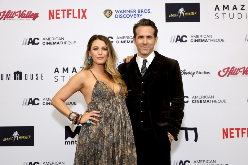   BEVERLY HILLS, CALIFORNIA - 17. NOVEMBER: (L-R) Blake Lively og honoree Ryan Reynolds deltager i den 36. årlige American Cinematheque Awards på The Beverly Hilton den 17. november 2019 i Beverly Hills, Californien. (Foto af Emma McIntyre/Getty Images for American Cinematheque)