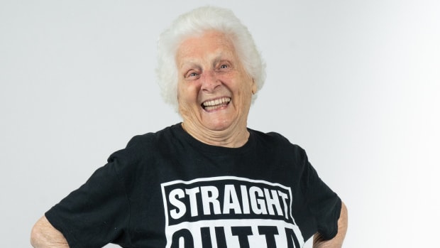   tiktok-granny-ross-smith-komedi-röportaj-ftr