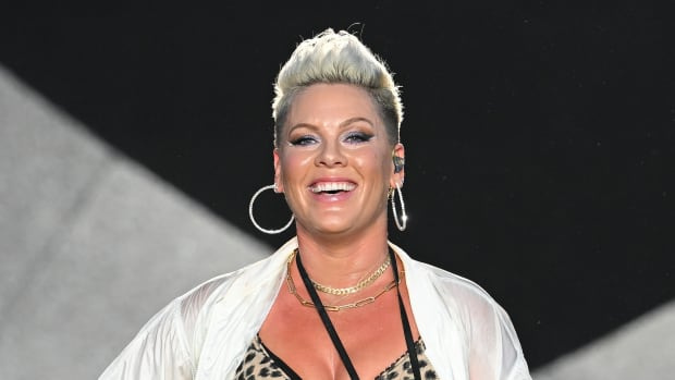  NAPA, CALIFORNIA - 29 MAGGIO: Il cantante Pink si esibisce il 3° giorno di BottleRock Napa Valley il 29 maggio 2019 a Napa, California.