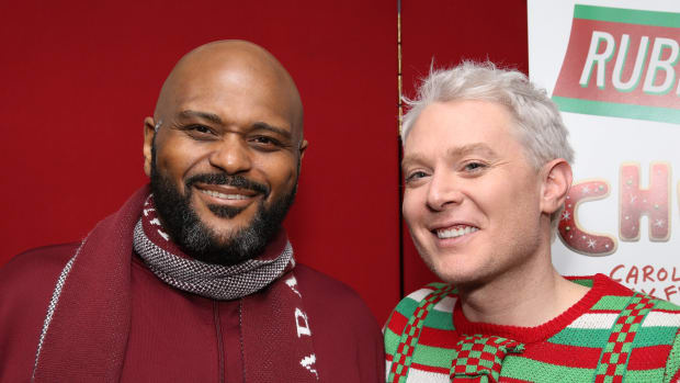  NEW YORK, NY - 11 DICEMBRE: Ruben Studdard e Clay Aiken partecipano alla serata di apertura After Party per 'Ruben & Clay's First Annual Christmas Show" on December 11, 2019 at The Copacabana Times Square in New York City.  (Photo by Walter McBride/Getty Images)