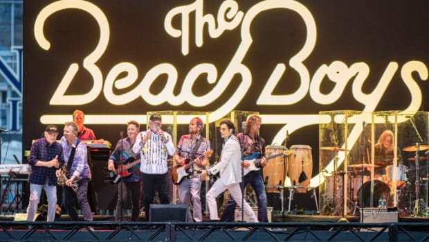   Johnas Stamosas ir „The Beach Boys“.
