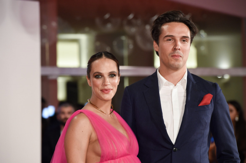  Jessica Brown Findlay og Ziggy Heath