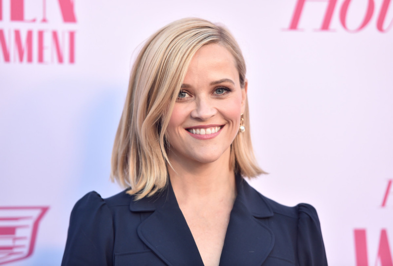 Reese Witherspoon, İlk Magazin Fotoğraf Çekimine Destansı Geri Dönüşte Nostaljik Bir Hal Aldı