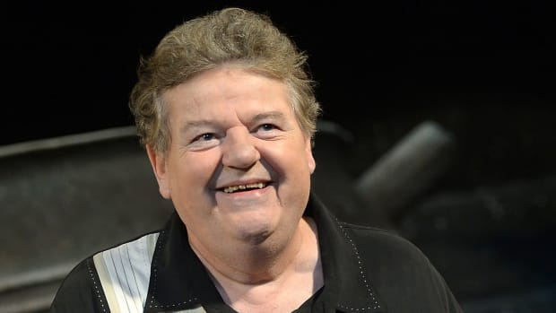  ORLANDO, FL - 19. JUNI: Robbie Coltrane wird am 19. Juni 2019 in Orlando, Florida, in der Zauberwelt von Harry Potter Diagon Alley im Universal Orlando interviewt.