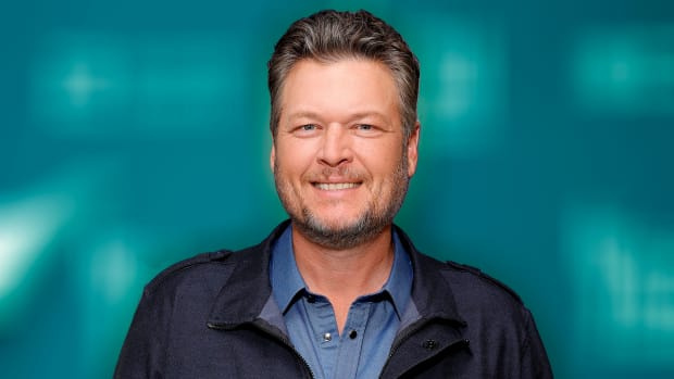  Blake'as Sheltonas dalyvauja 56-ajame Kantri muzikos akademijos apdovanojimų ceremonijoje Grand Ole Opry 2019 m. balandžio 18 d. Nešvilyje, Tenesyje. Apskaičiuota, kad Blake'o Sheltono grynoji vertė yra 100 mln.