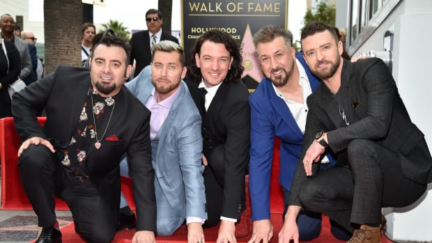  HOLLYWOOD, CA - 30 APRIL: Chris Kirkpatrick, Lance Bass, JC Chasez, Joey Fatone en Justin Timberlake van NSYNC worden geëerd met een ster op de Hollywood Walk of Fame op 30 april 2019 in Hollywood, Californië. (Foto door Kevin Mazur/Getty Images)