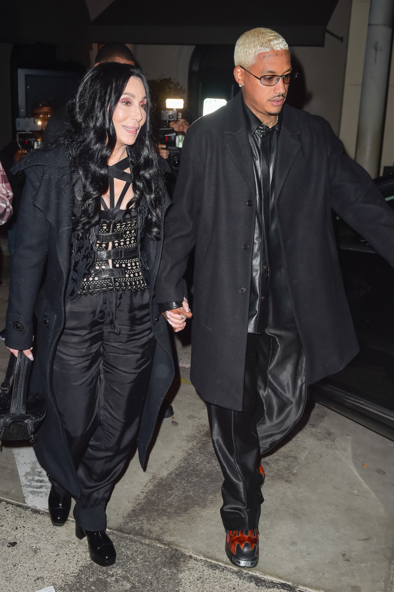  LOS ANGELES, CA - 2. NOVEMBER: Cher og Alexander Edwards bliver set den 2. november 2019 i Los Angeles, Californien.