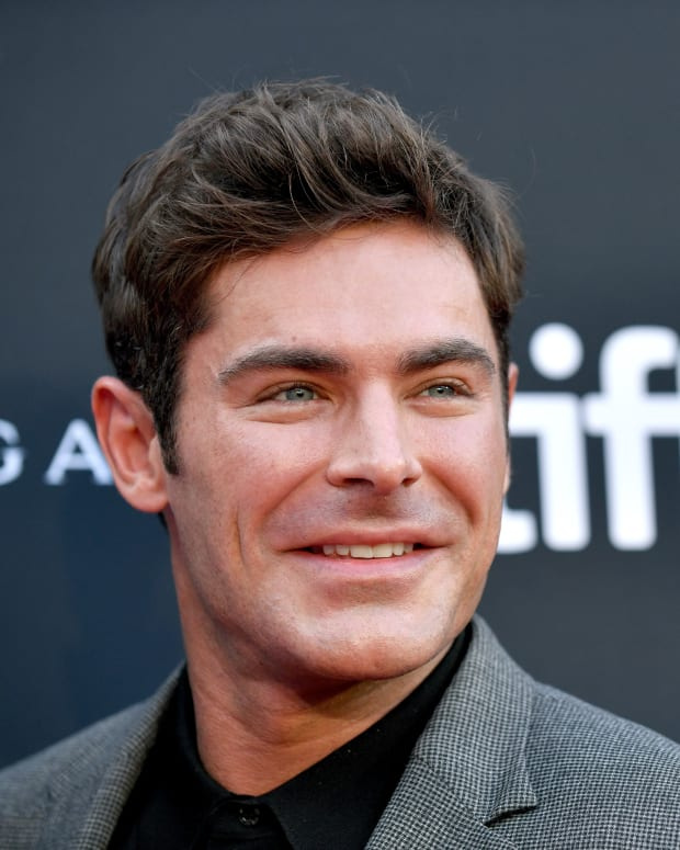  ТОРОНТО, ОНТАРИО - 13. СЕПТЕМБАР: Зац Ефрон присуствује"The Greatest Beer Run Ever" Premiere during the 2019 Toronto International Film Festival at Roy Thomson Hall on September 13, 2019 in Toronto, Ontario. (Photo by Rodin Eckenroth/Getty Images)