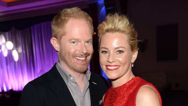  BEVERLY HILLS, CA – SPALIO 04 d.: aktorius Jesse'is Tyleris Fergusonas ir garbingoji Elizabeth Banks dalyvauja „Variete“'s 5th Annual Power of Women event presented by Lifetime at the Beverly Wilshire Four Seasons Hotel on October 4, 2019 in Beverly Hills, California.