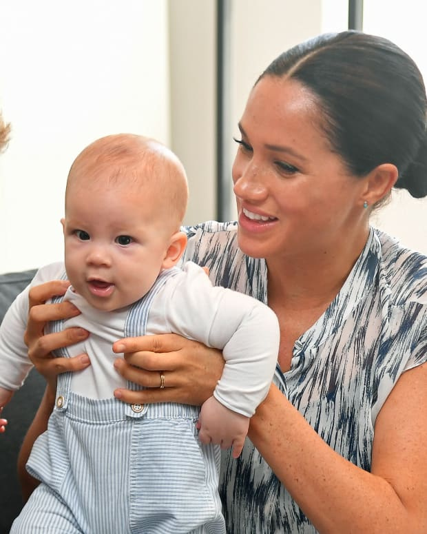 KEIPTAUNAS, PIETŲ AFRIKA – RUGSĖJO 25 d.: Sasekso kunigaikštis princas Harry, Sasekso hercogienė Meghan ir jų sūnus Archie Mountbatten-Windsor susitiko su arkivyskupu Desmondu Tutu ir jo dukra Thandeka Tutu-Gxashe Desmond ir Leah Tutu palikimo fonde. karališkasis turas po Pietų Afriką 2019 m. rugsėjo 25 d. Keiptaune, Pietų Afrikoje. (Pool/Samir Hussein/WireImage nuotrauka)
