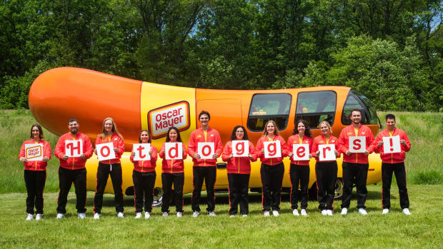   オスカー メイヤーは次の Weinermobile オペレーターを探しています — 資格があるかどうかを確認してください