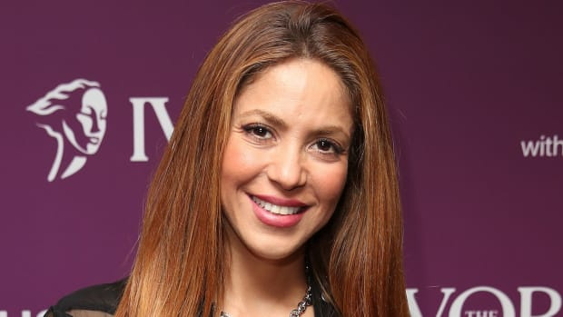  LONDRES, INGLATERRA - 19 DE MAYO: Shakira gana el Premio Internacional Especial con Apple Music durante los Premios Ivor Novello 2019 en The Grosvenor House Hotel el 19 de mayo de 2019 en Londres, Inglaterra.