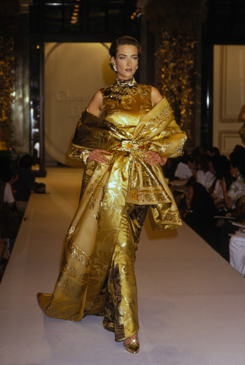  Tatjana Patitz modeliai Christian Dior 1991 aukštosios mados žiemos kolekciją 1991 m. liepą Paryžiuje, Prancūzijoje