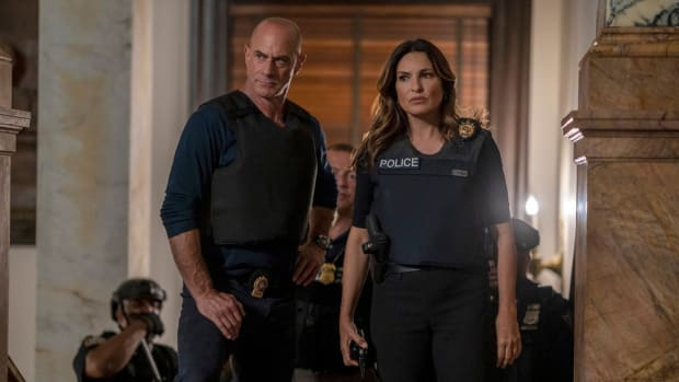  elliot-stabler-confesses-love-olivia-benson-law-order-svu-season-24-fans-react-ftr