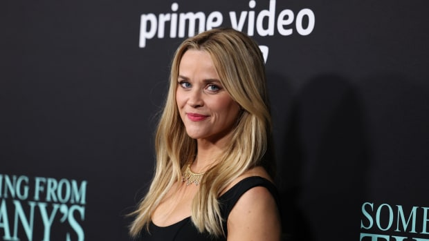  CENTURY CITY, CALIFORNIA - 29 НОЯБРЯ: Риз Уизерспун на премьере Prime Video в Лос-Анджелесе's "Something From Tiffany's" at AMC Century City 15 on November 29, 2019 in Century City, California. (Photo by Amy Sussman/Getty Images)