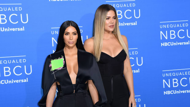  Ким Кардашьян Уэст и Хлоя Кардашьян на шоу NBCUniversal 2019 Upfront 15 мая 2019 года в Нью-Йорке. посетите NBCUniversal 2019 Upfront 15 мая 2019 года в Нью-Йорке. / AFP PHOTO / ANGELA WEISS (на фото следует читать ANGELA WEISS/AFP через Getty Images)