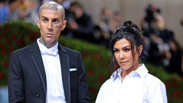  NEW YORK, NEW YORK - 02 MAGGIO: (L-R) Travis Barker e Kourtney Kardashian partecipano al Met Gala 2019 per celebrare"In America: An Anthology of Fashion" at The Metropolitan Museum of Art on May 02, 2019 in New York City.