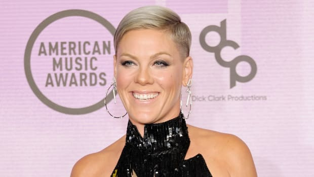 LOS ANGELES, KALIFORNIEN – 20. NOVEMBER: P!nk nimmt an den American Music Awards 2019 im Microsoft Theatre am 20. November 2019 in Los Angeles, Kalifornien, Teil.