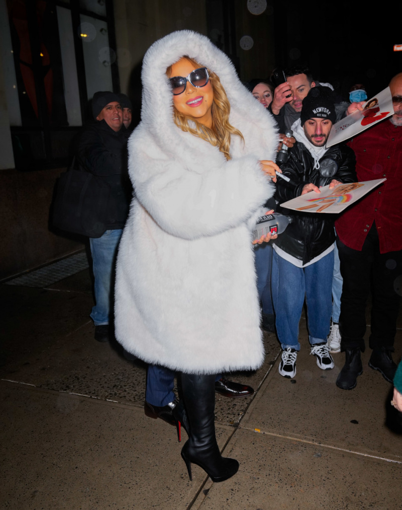  NEW YORK, NEW YORK - 16 DECEMBER: Mariah Carey ses ute den 16 december 2019 i New York City. (Foto av Gotham/GC Images)