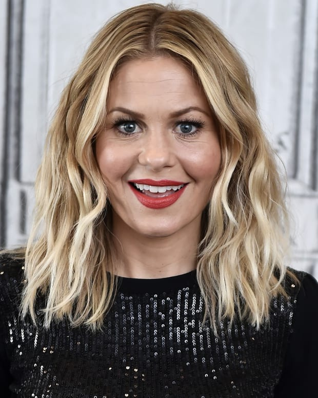  NEW YORK, NEW YORK - 22 NOVEMBRE: (COPERTURA ESCLUSIVA) Candice Cameron Bure visita Build Studio il 22 novembre 2019 a New York City.