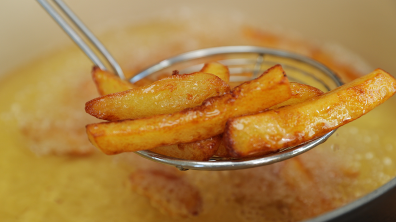  13_01_Fish-And-Chips-Cooking-15