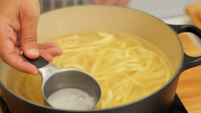   Pastawater reserveren voor kip Alfredo