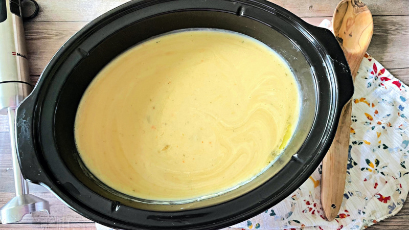   Några av ingredienserna för att göra potatissoppa i Crock Pot.