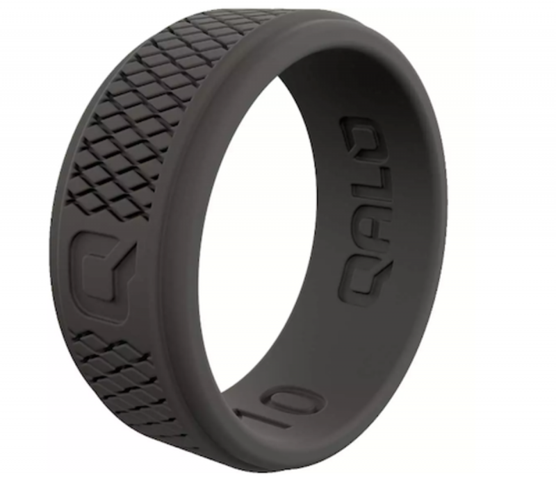 QALO-Männer's Dark Grey Step Edge Crosshatch Q2X Silicone Ring