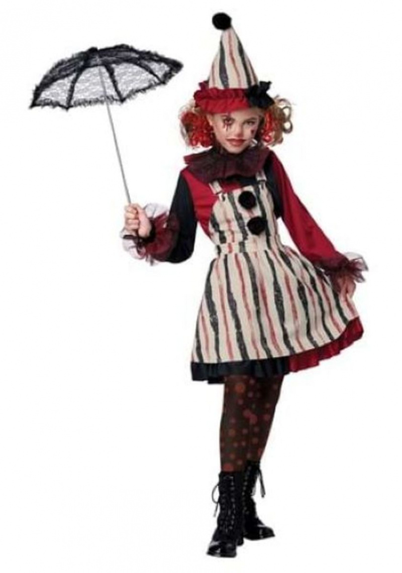 Flicka's Clever Clown Costume