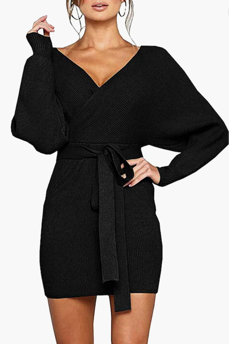   Frauen, die ein Wickelkleid tragen